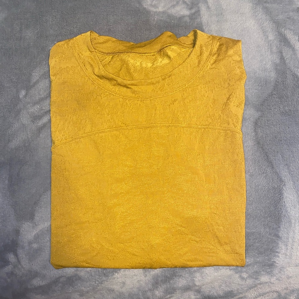 Lululemon T-shirt